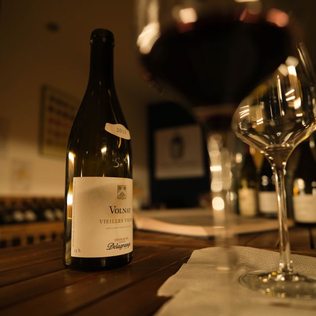 Paris : French wine tasting in Montmartre - The 1-hour tasting flow: five wines with a guide who connects dots