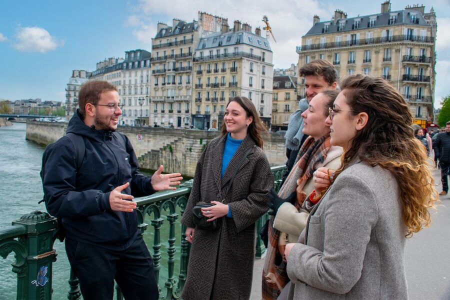 Paris: Full-Day Custom Tour with Local Guide - Hotel pickup and a 7-hour day that moves on purpose