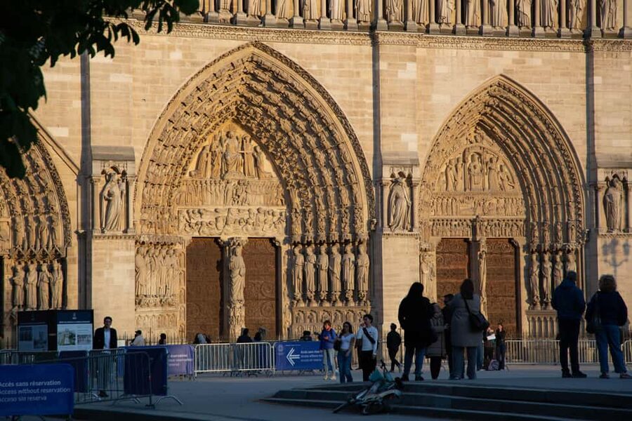 Paris: Ghosts and Dark Stories Guided Walking Tour - A 1.5-hour ghost walk on Île de la Cité: what you really get