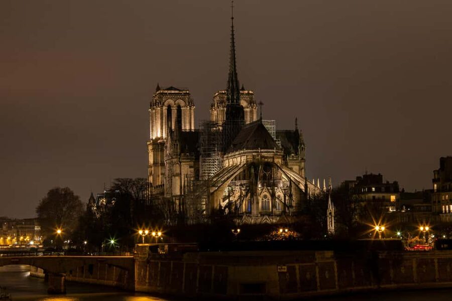 Paris: Ghosts and Dark Stories Guided Walking Tour - Conciergerie revolutionary spirits: where politics feels haunted