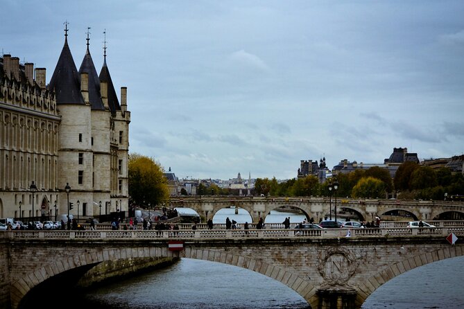 Paris Ghosts and Dark Stories Tour - Price and logistics: what $41.63 buys you
