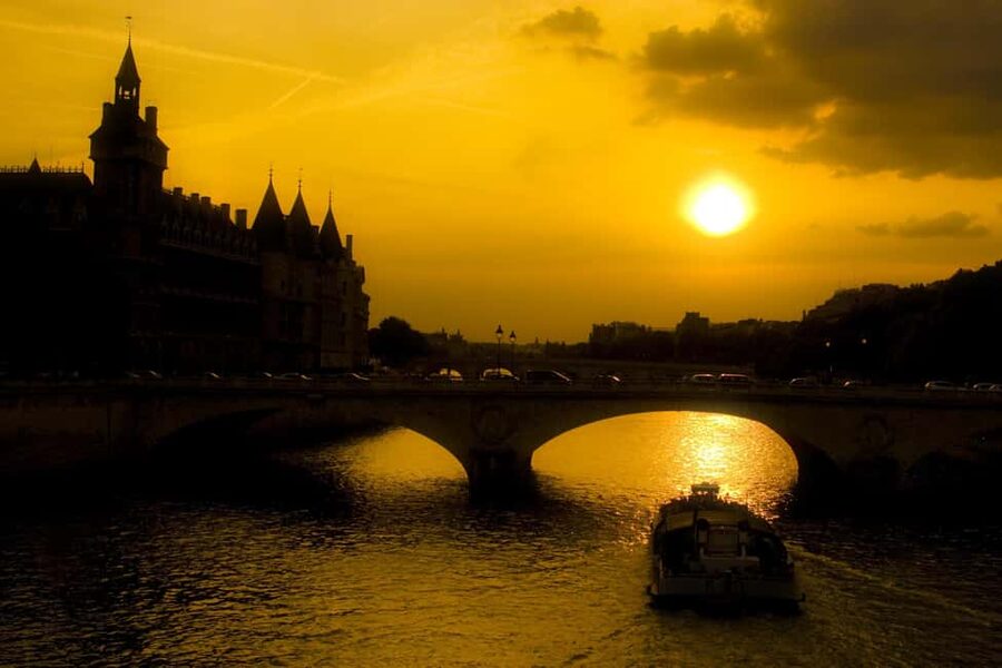 Paris: Ghosts, Legends & Mysteries Evening Walking Tour - Key highlights at a glance
