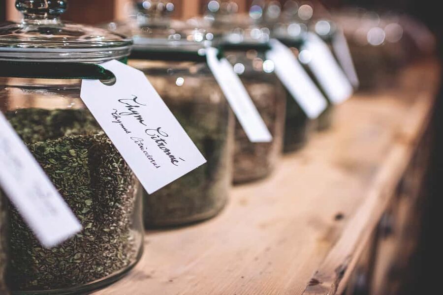 Paris gin making workshop in English - Choosing botanicals like a distiller (and how to make it fun)