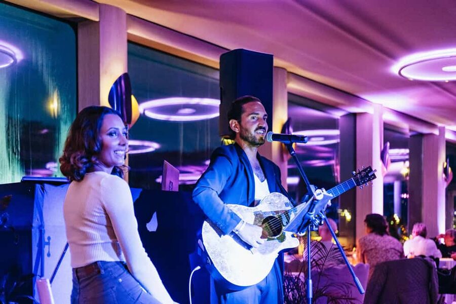 Paris: Gourmet Dinner Cruise on Seine River with Live Music - Live singer-guitar, then DJ dancing: how the entertainment plays out