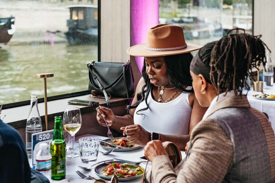 Paris: Gourmet Dinner Cruise on Seine River with Live Music - Best for romance, birthdays, and first-time Paris nights