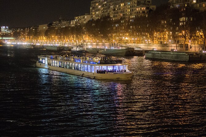 Paris Gourmet Dinner Seine River Cruise with Singer and DJ Set - The Diamant Bleu rooftop: where the best photos happen