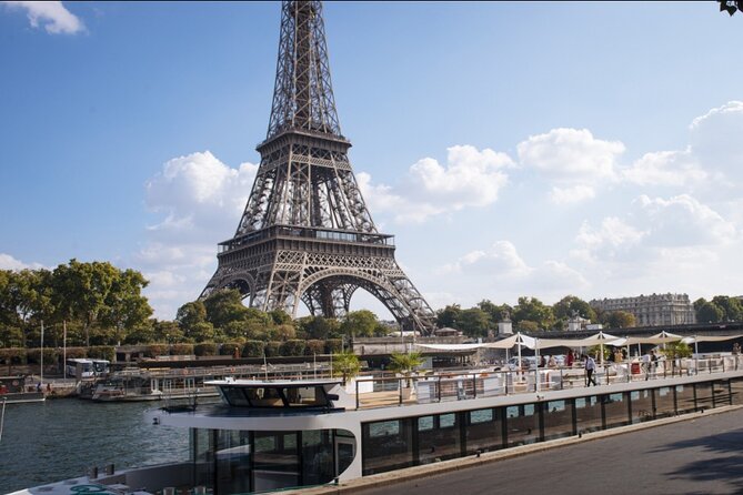 Paris Gourmet Dinner Seine River Cruise with Singer and DJ Set - Gourmet dinner on a moving boat: what’s on your plate