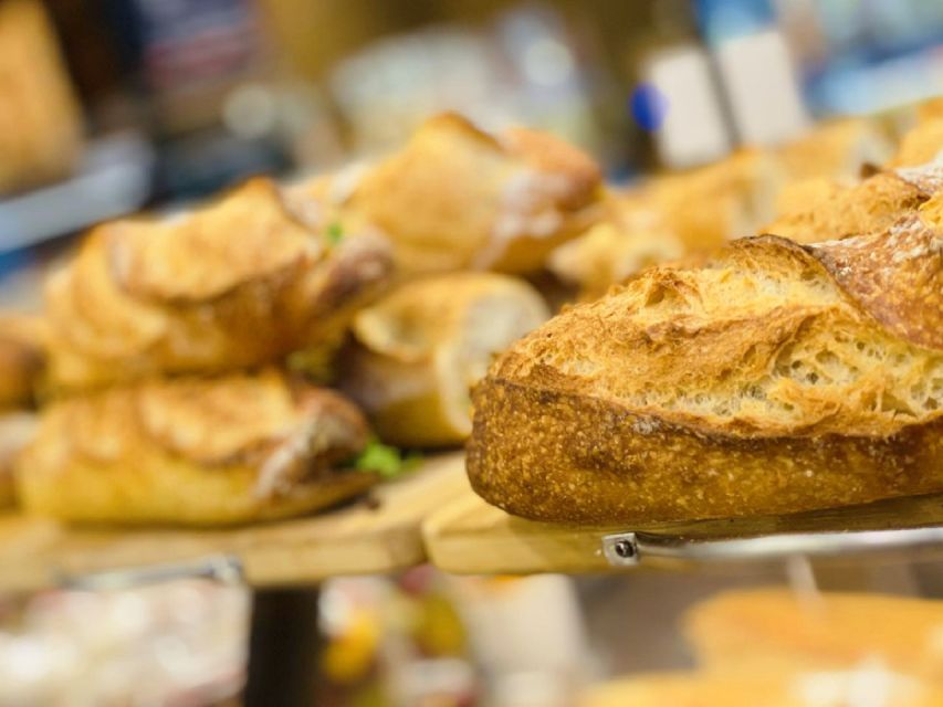 Paris: Gourmet Food Tour & Louvre Museums Guided Tour - Inside the Louvre with a guide: skip the worst of the overwhelm