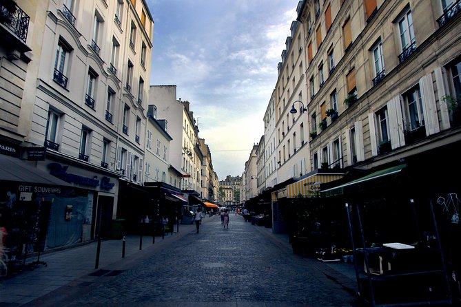 Paris Gourmet French Delicacies Food Tour in Eiffel Tower Area - The Small-Group Size That Makes the Guide Matter