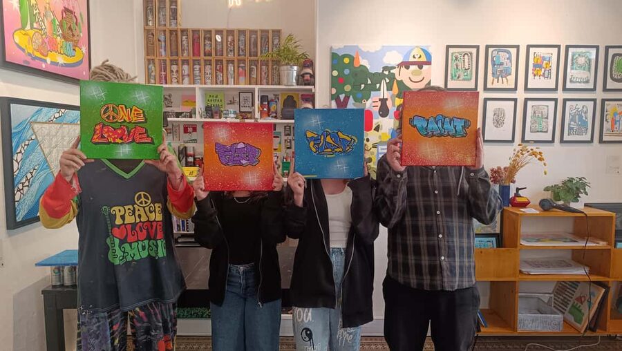 Paris: Graffiti on Canvas Workshop at an Art Studio - Tips that make your canvas look better (without overthinking)