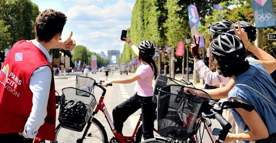 Paris Guided Bike Tour - Palais-Royal to the Louvre area, start with power views