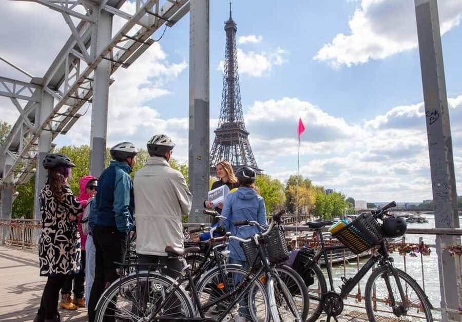 Paris: Guided bike tour - Greatest monuments of the capital - From Pompidou to the Eiffel Tower in three hours: the core idea