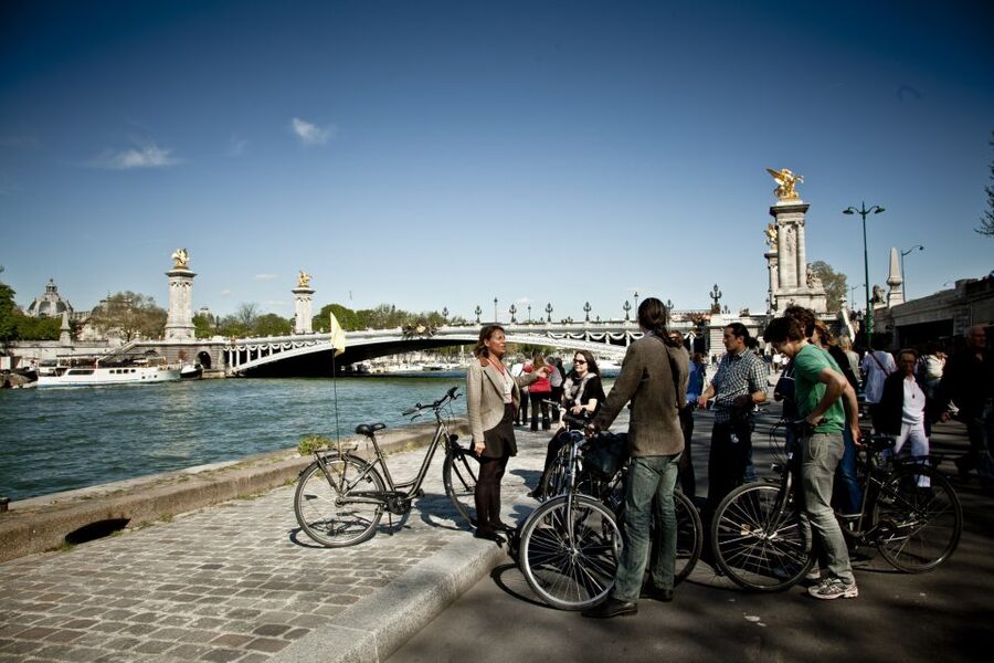 Paris: Guided bike tour - Greatest monuments of the capital - Île de la Cité and Notre-Dame: the crossing that makes the whole tour click