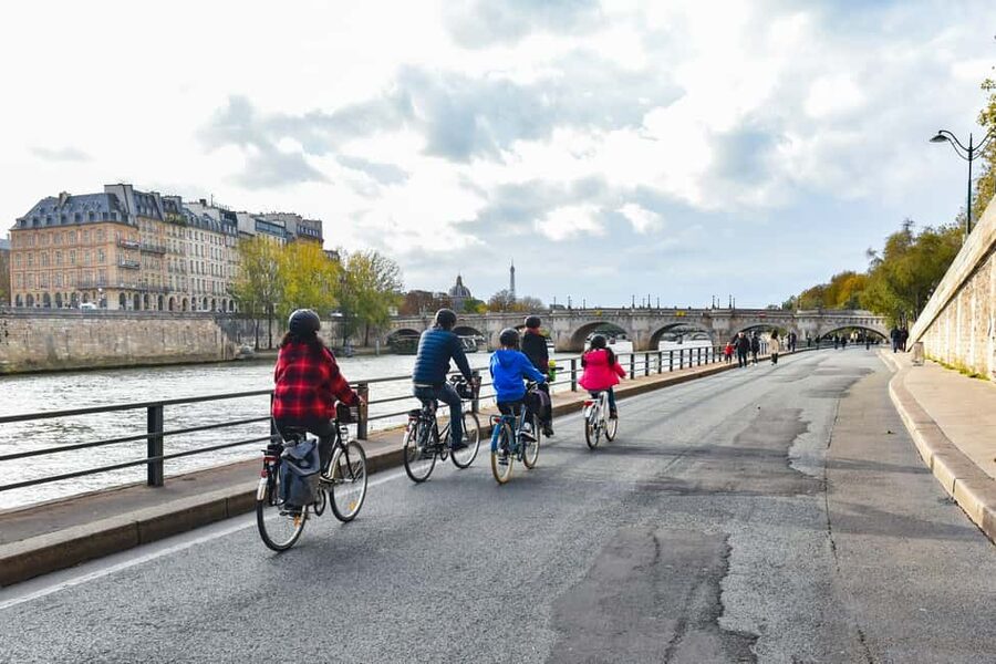 Paris: Guided bike tour - Greatest monuments of the capital - Eiffel Tower viewing break and the final Seine loop