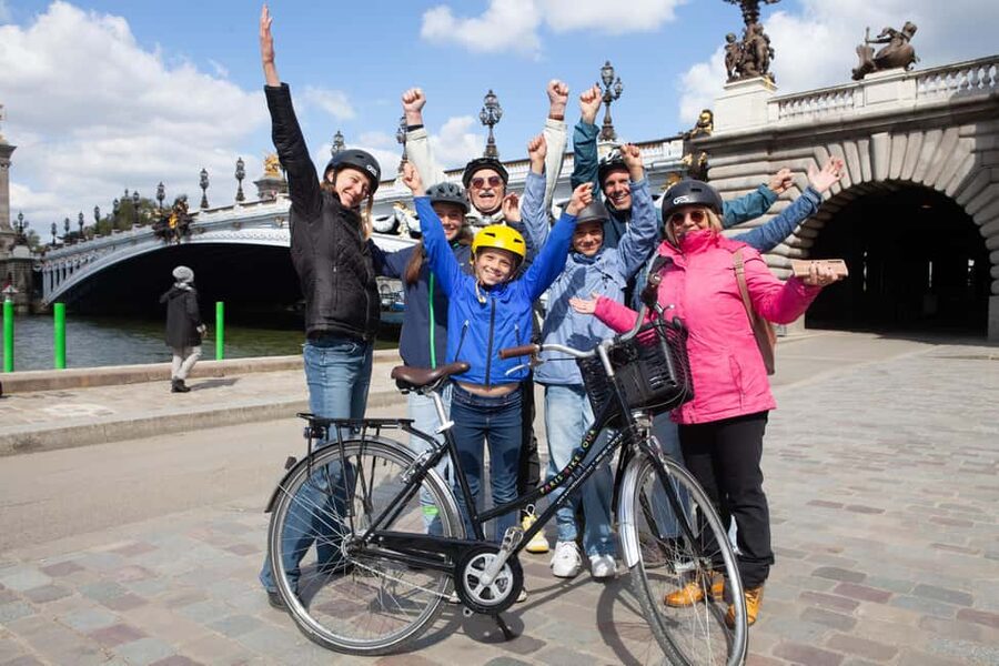 Paris: Guided bike tour - Greatest monuments of the capital - Meeting at 13 rue Brantôme, with bikes and safety basics handled