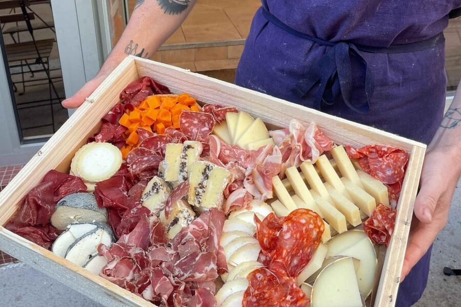 Paris: Guided Montmartre Walking Tour with Food & Wine - How the Tour Paces Itself, and When It Can Feel Rushed