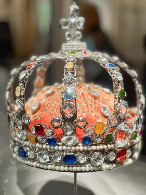Paris: Guided tour in PORTUGUESE at the Louvre-semi-private - Why a Portuguese small-group Louvre tour makes sense