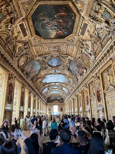Paris: Guided tour in PORTUGUESE at the Louvre-semi-private - What you actually get for the $143 price
