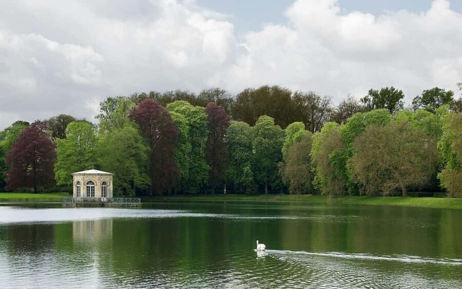 Paris: Half-Day Trip to Fontainebleau with a Local - The Paris pickup: comfort first, then flexibility