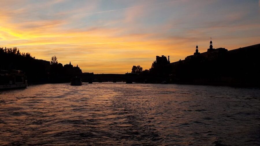 Paris: Happy Hour Evening Cruise on the Seine River - Tuileries to the Eiffel Tower, What You Actually See From the River