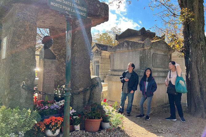 Paris: Haunted Père Lachaise Cemetery Guided Tour - Timing, pace, and what a 2-hour tour will and will not cover