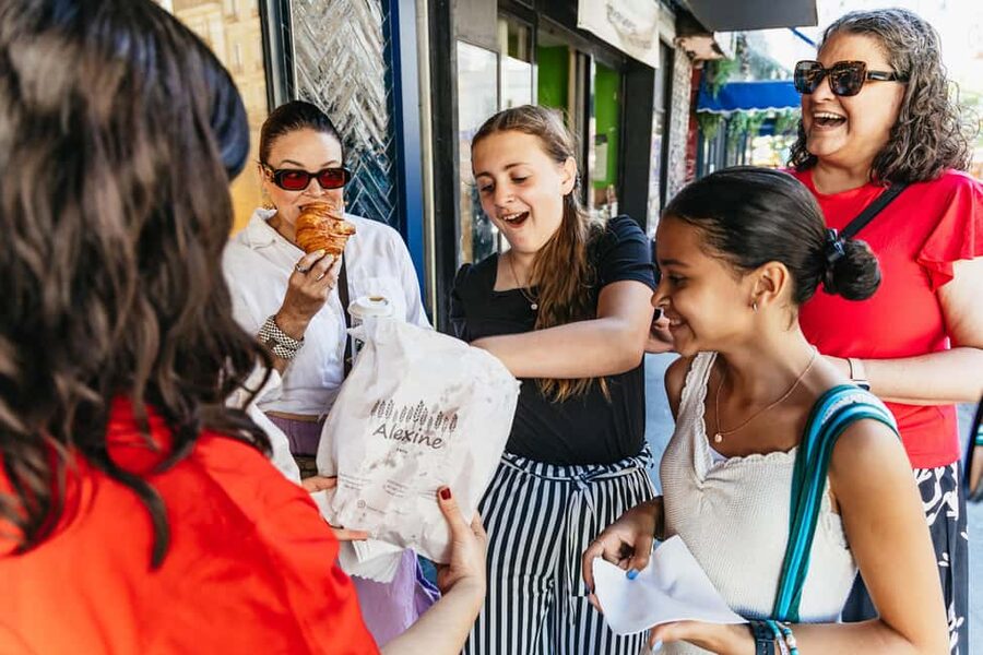 Paris: Hidden Gems of Montmartre with Local Guide - Key things you will love about this Montmartre tour