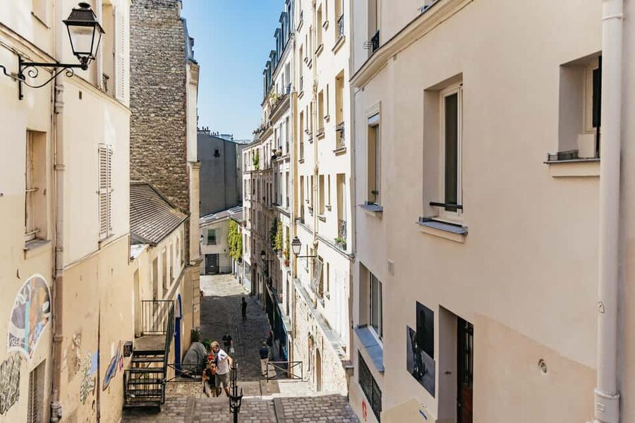 Paris: Hidden Gems of Montmartre with Local Guide - Sacré-Cœur from a less-used angle, final skyline time