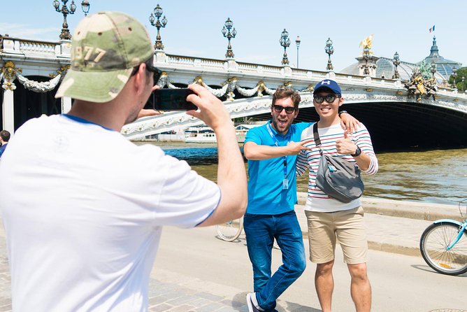 Paris Highlights Bike Tour: Eiffel Tower, Louvre and Notre-Dame - Rue Cler break: eat like a local, not like a tour schedule