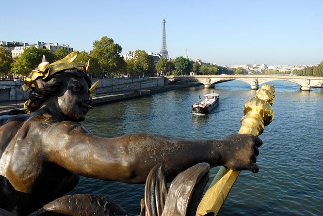 Paris Highlights Immersive Coach Tour - Notre-Dame area, Île de la Cité, and the Gothic stop that feels like Paris in stereo
