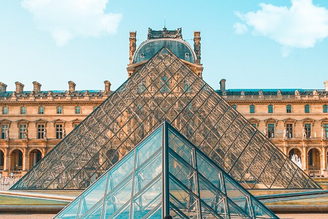 Paris Highlights Private Sightseeing Car Tour - Arc de Triomphe: quick photos at a big street icon