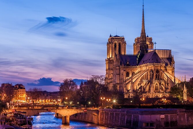 Paris highlights sightseeing tour with private Transportation - Where the car saves you time, and where you still walk