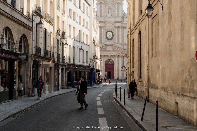 Paris Historic Private 3-hour Walking Tour with WWII Landmarks - Place de la Concorde ending: peace, marches, and wartime hospitals