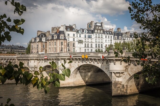 Paris History Walk: Medieval Marais, Notre Dame Islands & Stories - Meeting at Le Louis Philippe on the Hôtel de Ville Quays, Then Straight to the Stories