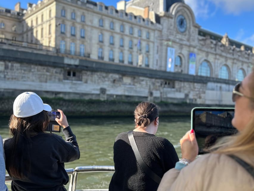 Paris: Hop-On Hop-Off Seine Cruise Pass with 9 Stops - Using the interactive webapp so the cruise means more