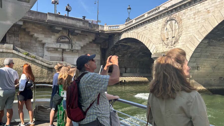 Paris: Hop-On Hop-Off Seine Cruise Pass with 9 Stops - Who should book this, and who should skip it
