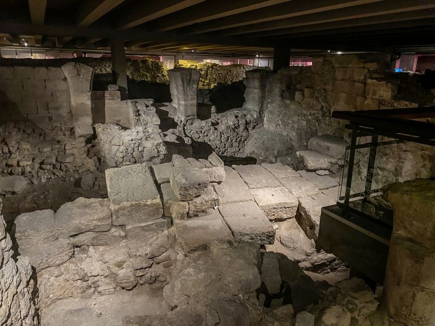 Paris: Île de la Cité and Notre-Dame Walking Tour With Crypt - Price and pacing: does $47 buy you enough?