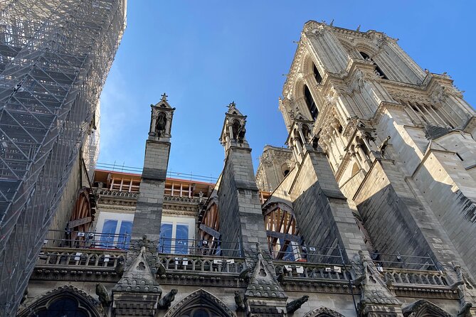 Paris: Île de la Cité and Notre-Dame Walking Tour With Crypt - From Pont Neuf to the story’s starting line