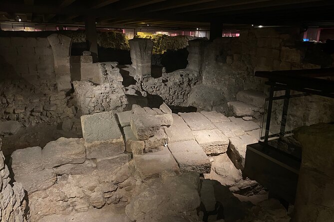 Paris: Île de la Cité and Notre-Dame Walking Tour With Crypt - Place Dauphine and Tour de l’Horloge: how the island kept time