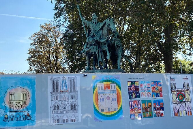 Paris: Île de la Cité and Notre-Dame Walking Tour With Crypt - Sainte-Chapelle and Notre-Dame façade symbols: learning what to spot