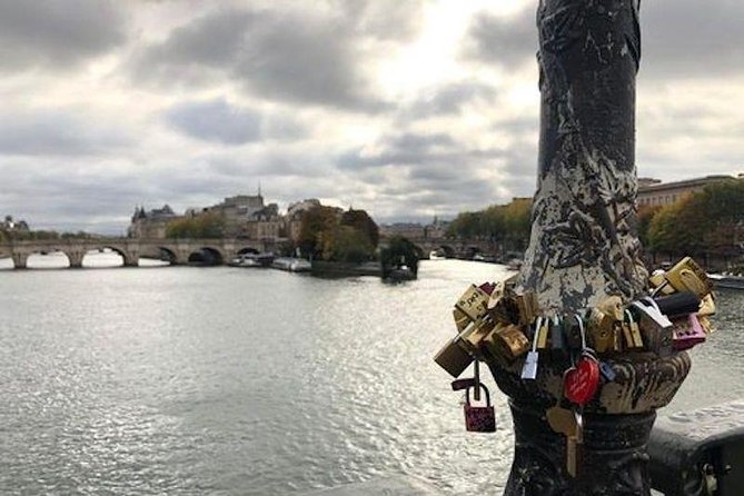 Paris Ile-de-la-Cité Walking Tour: Max 6 People Group or Private - Conciergerie: when the tour gets darker for a reason