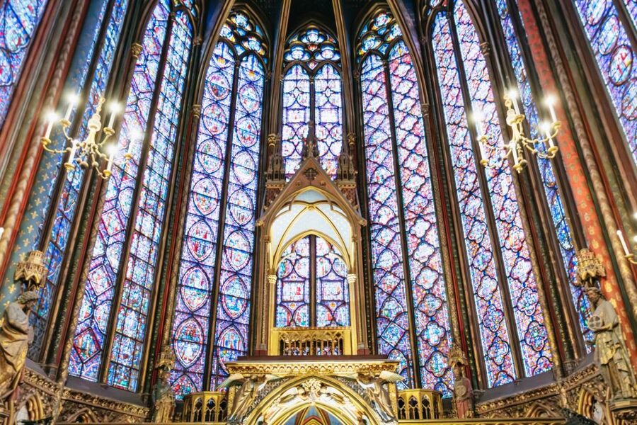 Paris: Ile de la Cité Walking Tour with Sainte-Chapelle - Meeting at Hotel de Ville and Crossing Into the Island Core