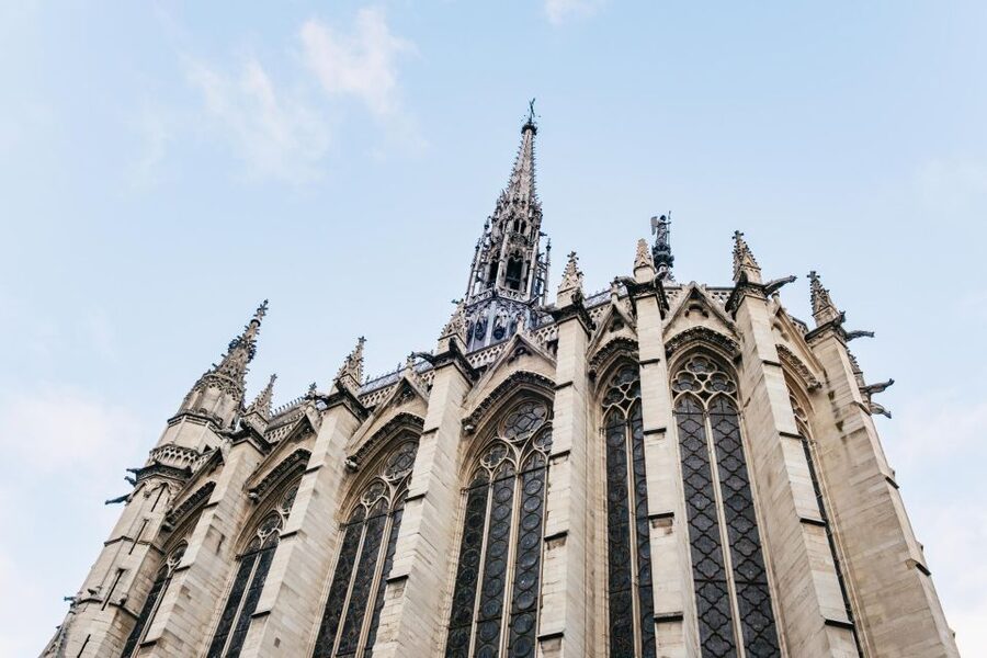 Paris: Ile de la Cité Walking Tour with Sainte-Chapelle - The Conciergerie: Palace Rooms Turned Prison Cells