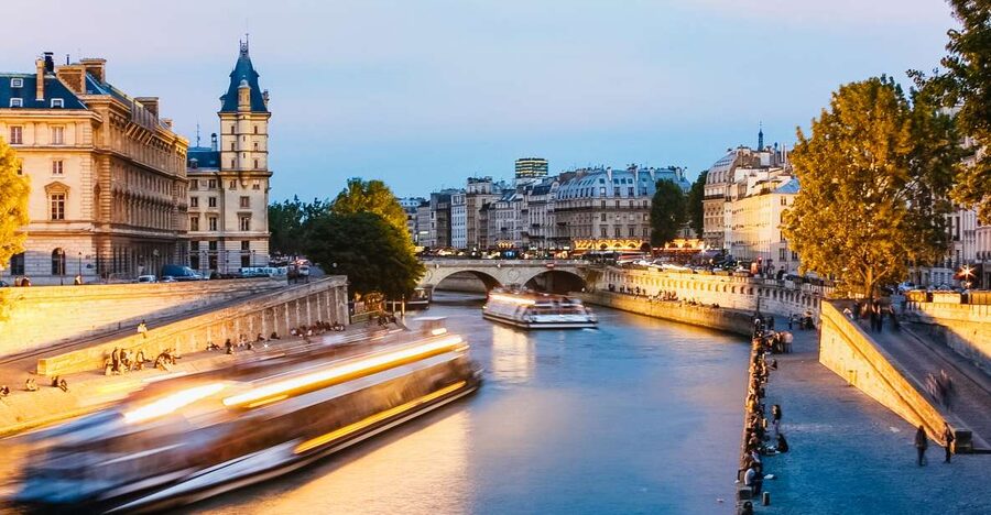Paris: Illuminated Evening River Cruise & Waffle Tasting - Picking the right deck: glass comfort vs open-air Eiffel Tower photos