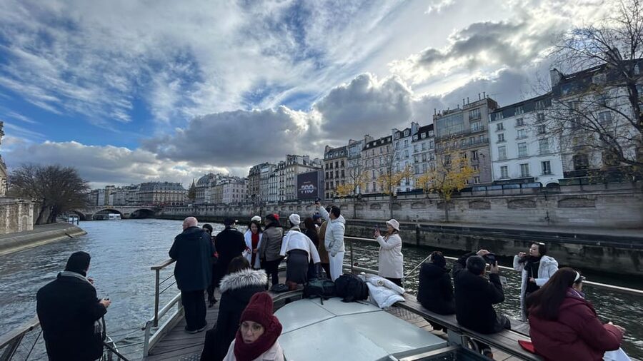 Paris: Illuminations River Cruise with Audio Commentary - Key Points Before You Go
