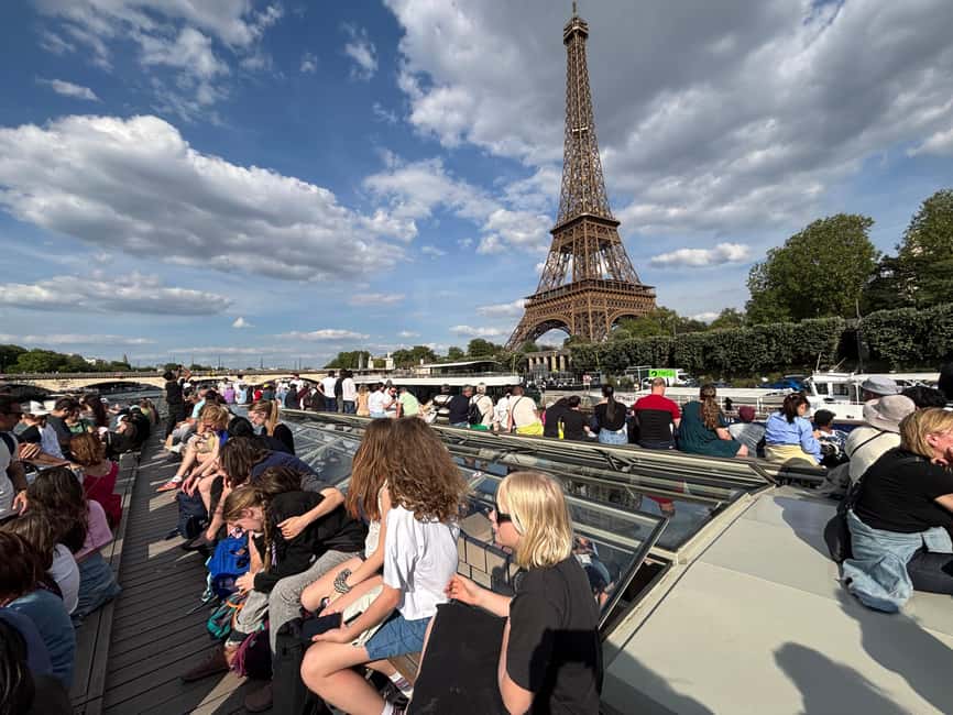 Paris: Illuminations River Cruise with Audio Commentary - Grand Palais and the Return: Timing It for Eiffel Tower Light Moments
