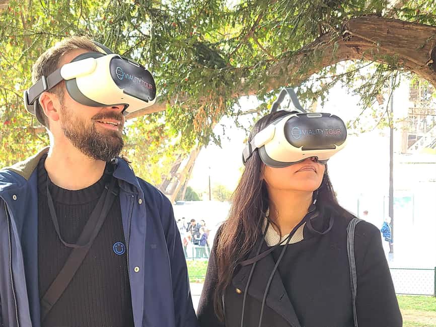 Paris : Immersive Eiffel Tower tour with virtual reality - Small group energy, and why it feels friendlier than audio tours