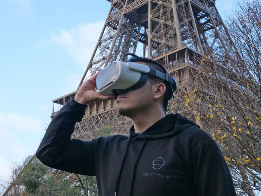 Paris : Immersive Eiffel Tower tour with virtual reality - How the VR headset tour works (and how to get more out of it)