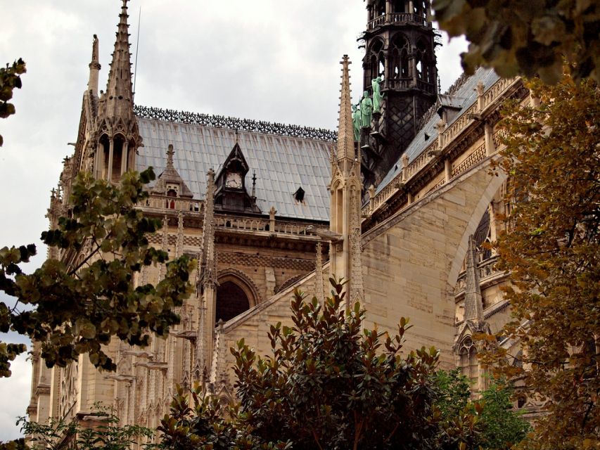 Paris Jewish History 2-Hour Private Guided Walking Tour - Notre-Dame to the Marais, with Place des Vosges as a breather