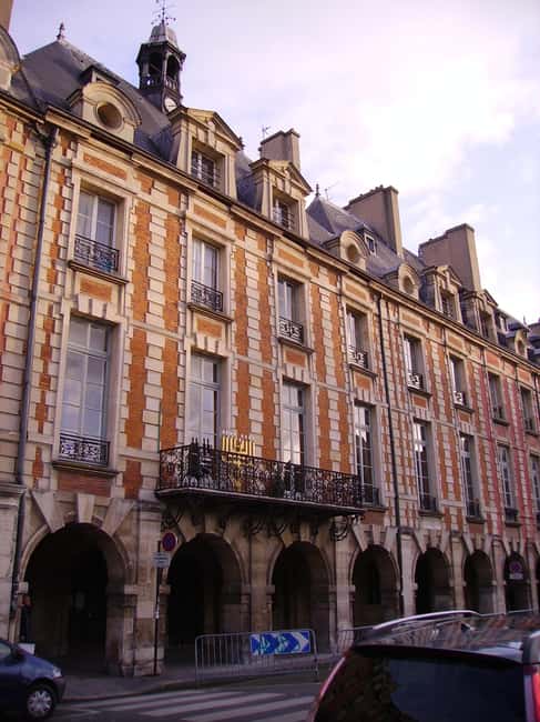 Paris: Jewish Marais District Walking Tour - Anne Frank Garden and the Museum of Jewish History, viewed from outside