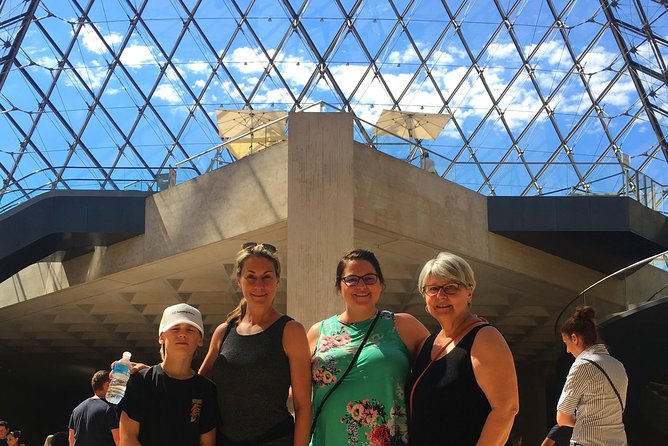 Paris Kids and Families Private Louvre Tour - Must-see masterpieces, from Mona Lisa to the sculpture that steals the show